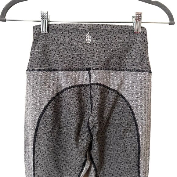 FREE PEOPLE MOVEMENT Patterned Knit Workout Leggings Sz XS - Picture 2 of 4